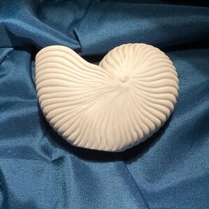 Vintage Current Textured Shell-Shaped Ceramic Trinket Dish-3 1/2”